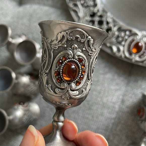 pewter decanter with cups & tray - Picture 17 of 17